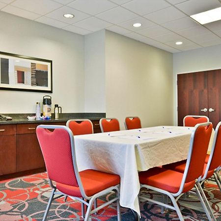 Holiday Inn Express & Suites Utica By Ihg Бизнес фото