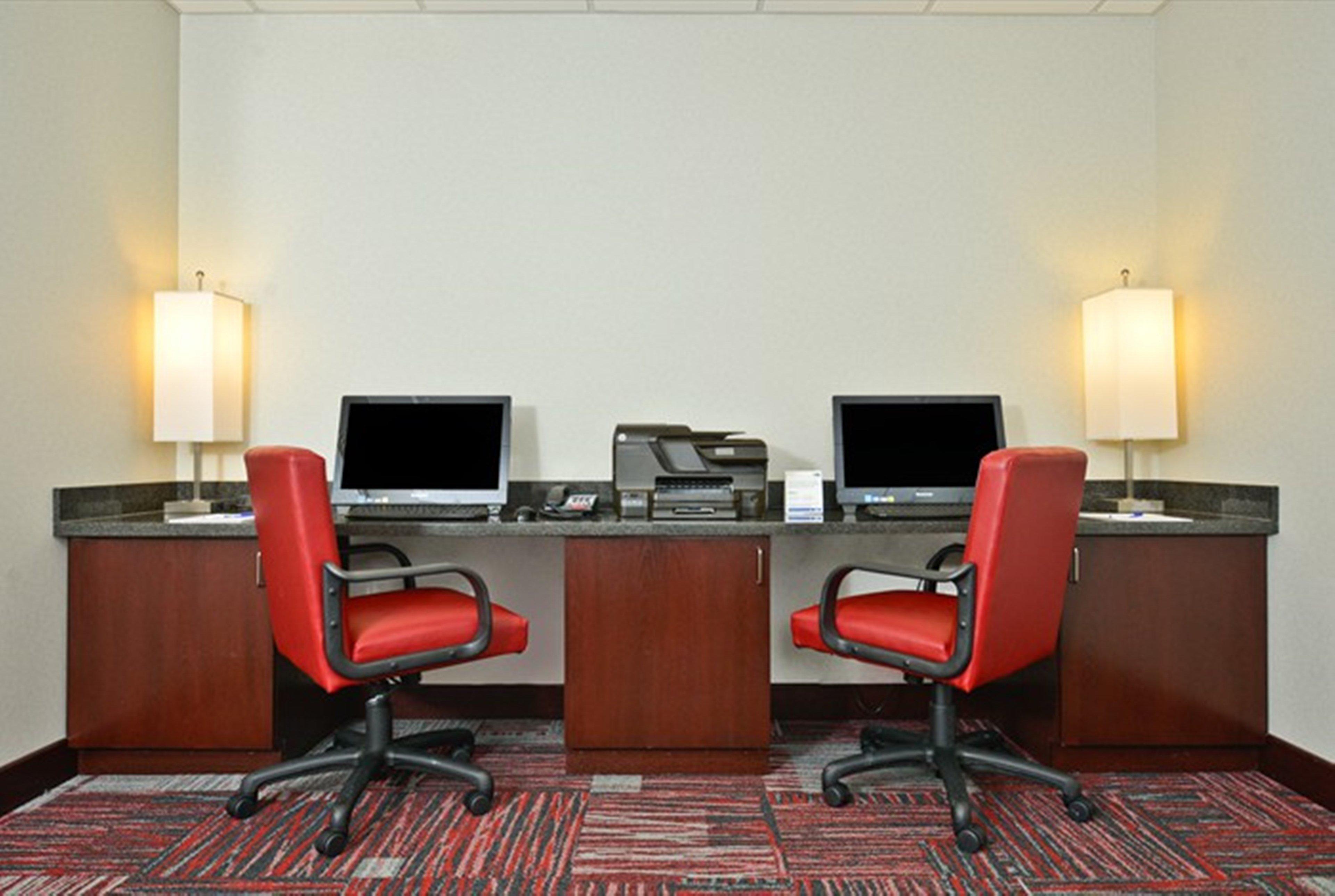 Holiday Inn Express & Suites Utica By Ihg Экстерьер фото