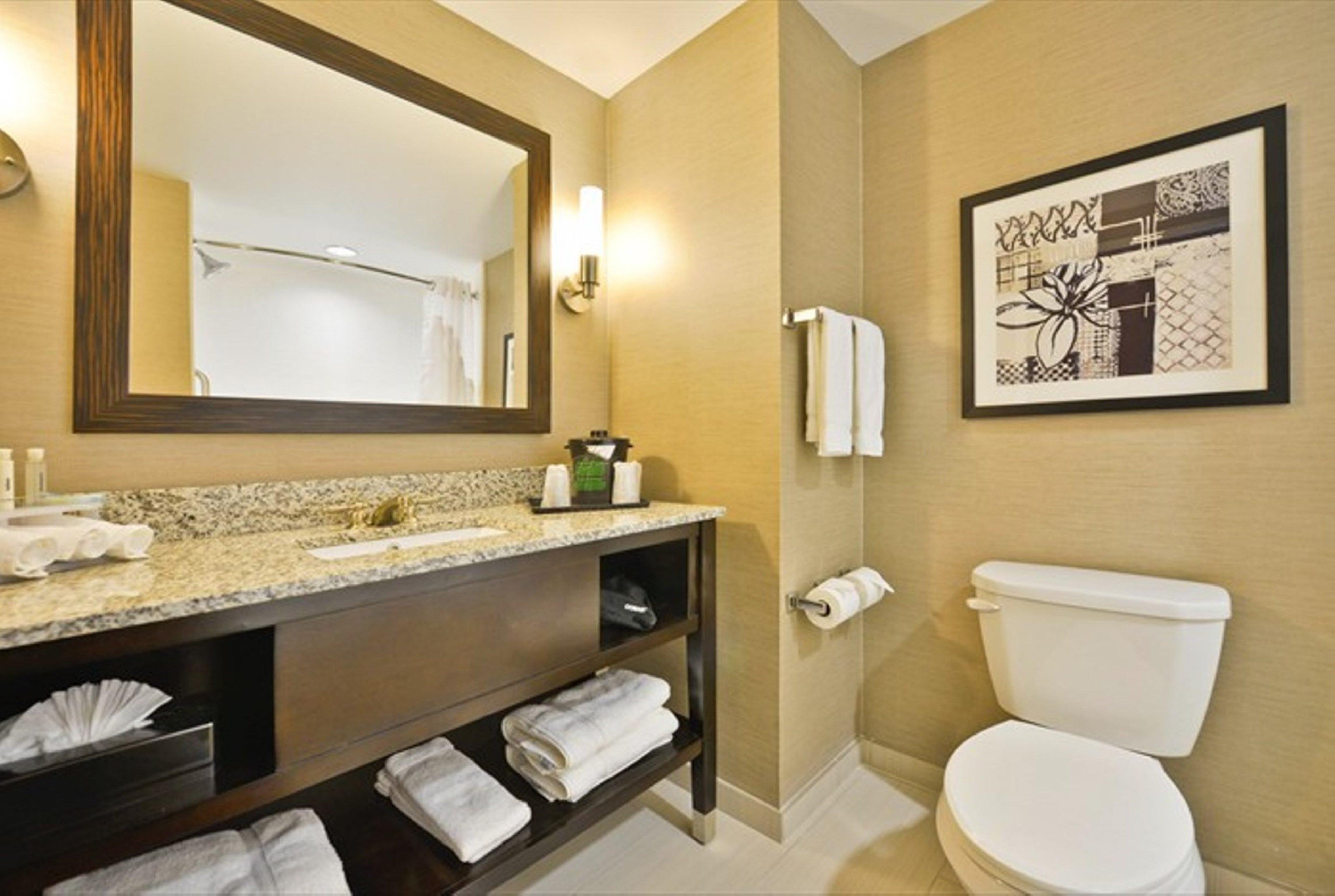 Holiday Inn Express & Suites Utica By Ihg Экстерьер фото