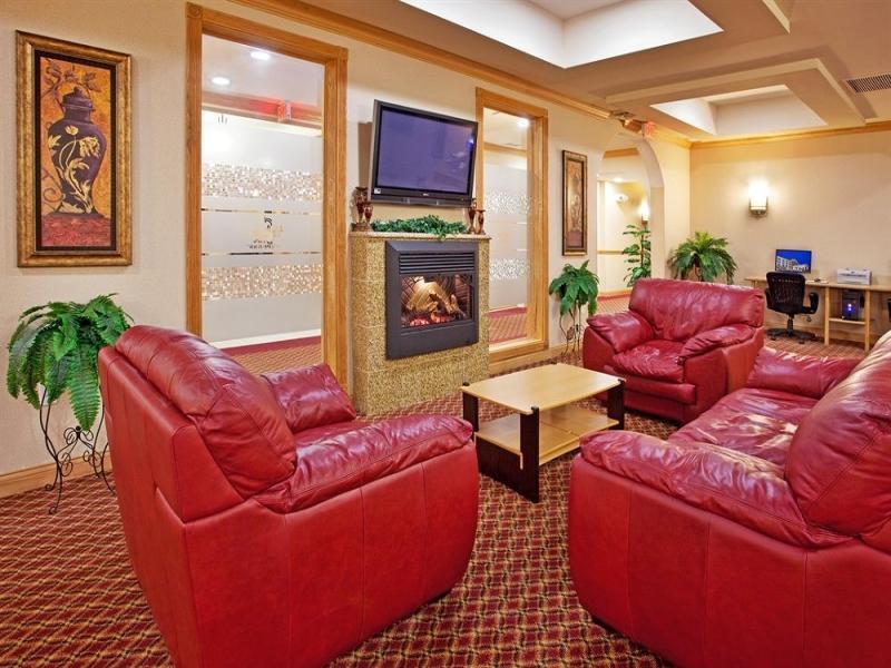 Holiday Inn Express & Suites Utica By Ihg Экстерьер фото