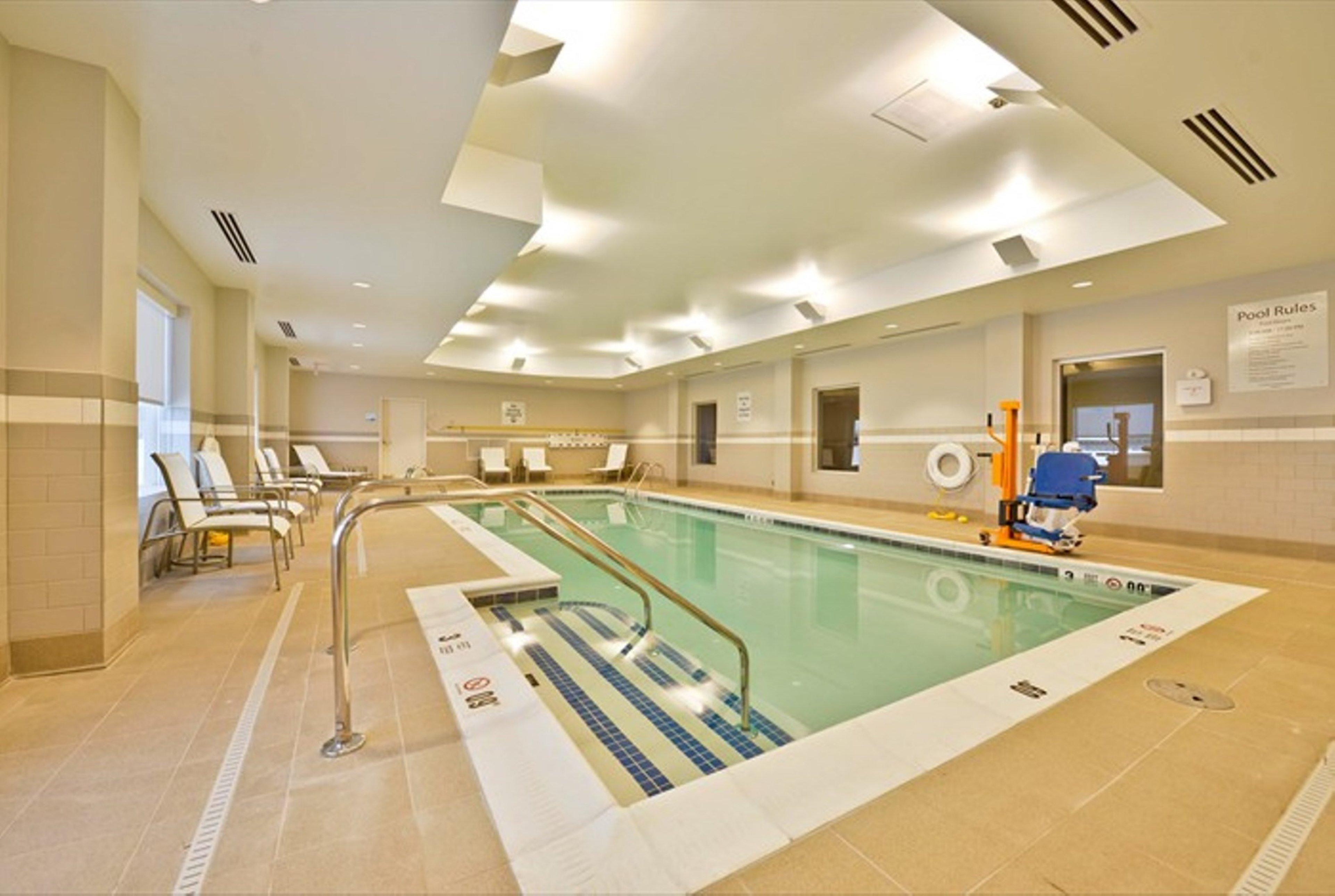 Holiday Inn Express & Suites Utica By Ihg Экстерьер фото