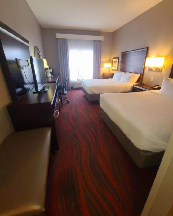 Holiday Inn Express & Suites Utica By Ihg Экстерьер фото