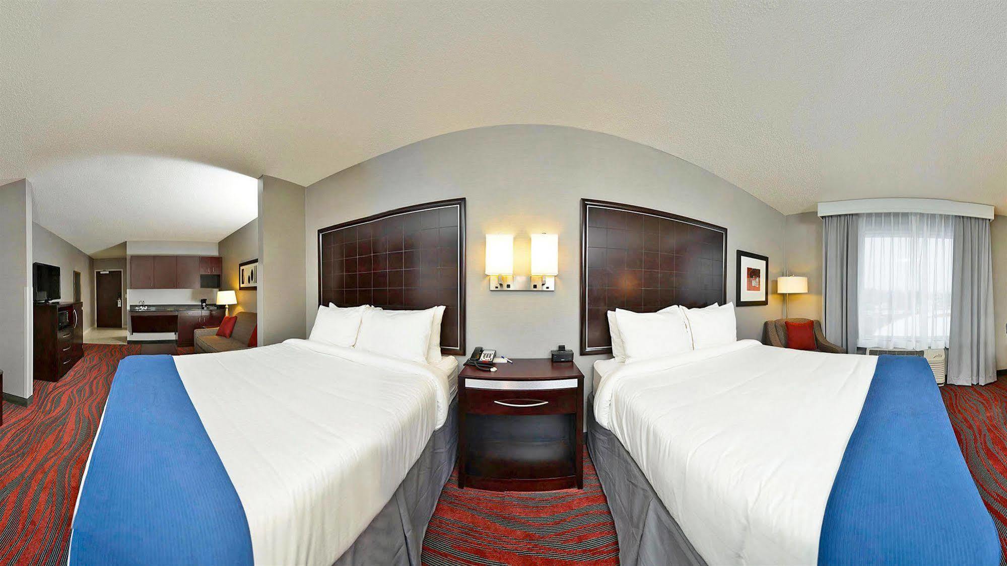 Holiday Inn Express & Suites Utica By Ihg Экстерьер фото